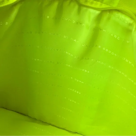 Marc By Marc Jacobs Neon Yellow-Green Logo Embossed Laptop Sleeve w. Strap - Picture 5 of 7
